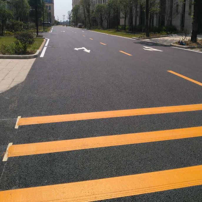 Skillnaden mellan färg och Road Paint